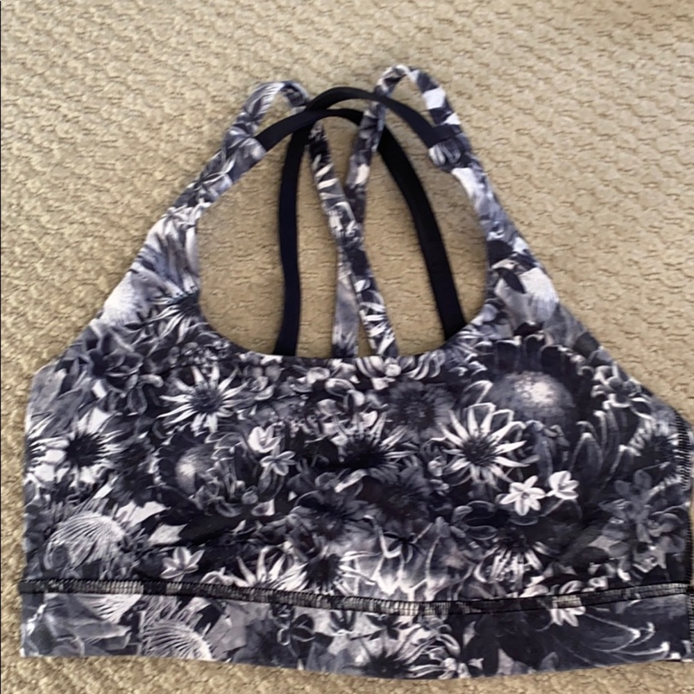 Lululemon sports bra